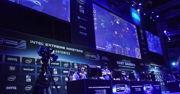 Spil på Intel Extreme Masters Katowice og få cashback hos Unibet